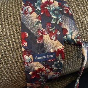 Camden Court tie